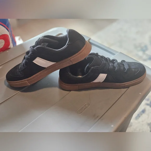 Black Cushionare Shoes - Picture 6 of 8